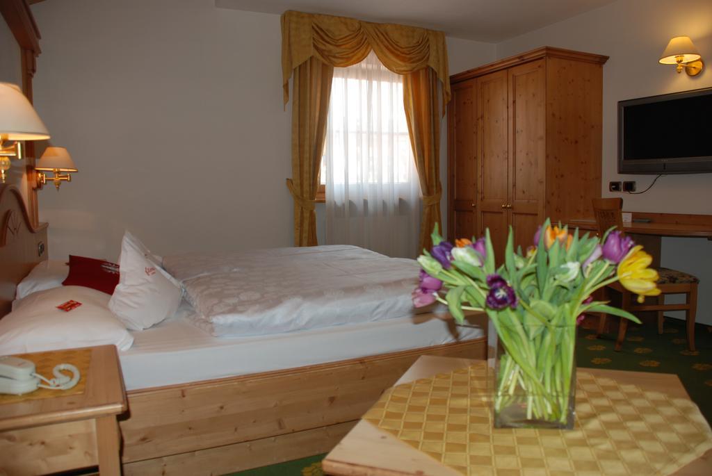 Hotel Flora Selva di Val Gardena Habitación foto