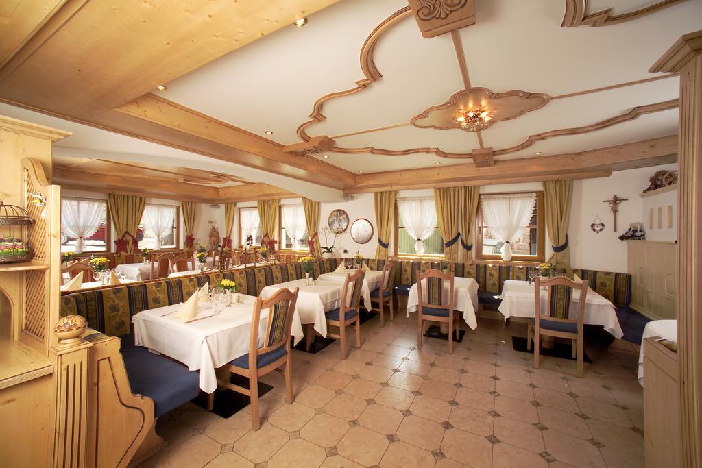 Hotel Flora Selva di Val Gardena Exterior foto