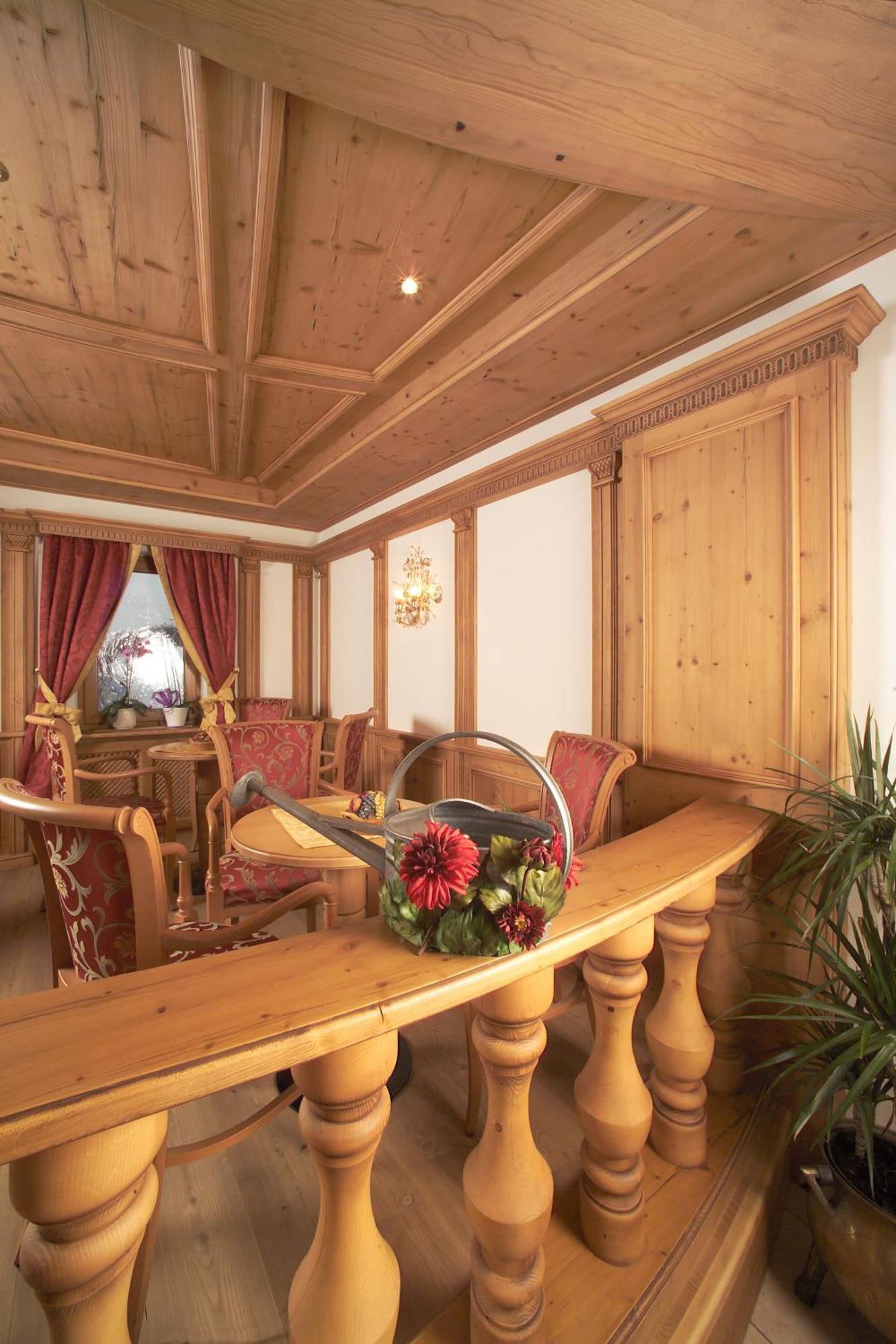 Hotel Flora Selva di Val Gardena Exterior foto