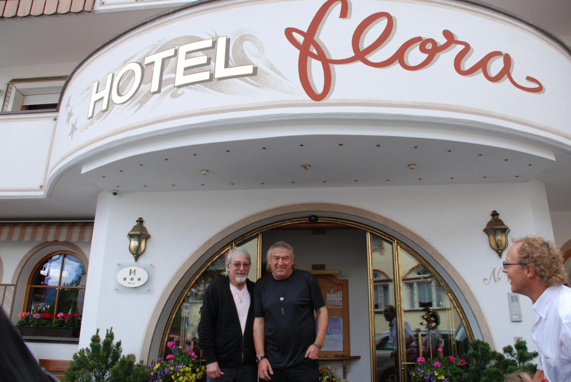 Hotel Flora Selva di Val Gardena Exterior foto